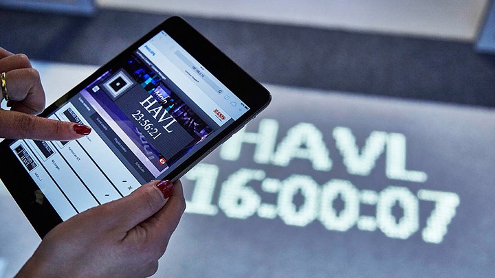 De Luminous flooring van Philips Lighting kan onmiddellijk geconfigureerd worden vanaf een mobiel apparaat met netwerk