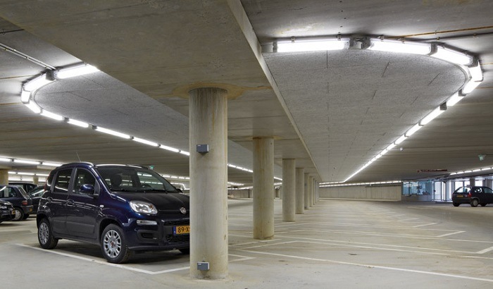 Verlichting van parkeergarages op luchthavens
