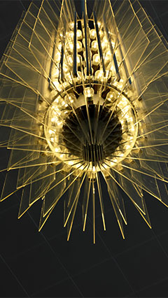 Kroonluchter in concertzaal, Duitsland, met Philips-lampen