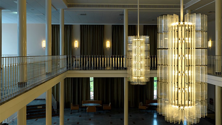 Kroonluchters creëren een luxueuze sfeer met kroonluchterverlichting van Philips