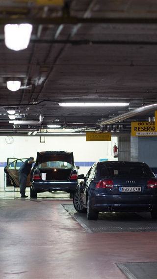  Industriële parkeergarageverlichting van Philips verlicht de parkeergarage van het NH Hoteles Eurobuilding