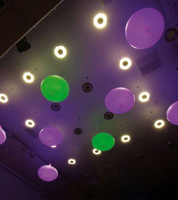 Van kleur veranderende Philips LED-modules werden bij het Regardz Meeting Center geïnstalleerd in deze "No Fruits" armaturen
