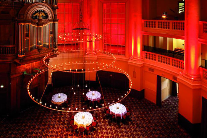 Philips horecaverlichting verleent een speciale sprankeling aan het Renaissance Hotel met decoratieve verlichting.