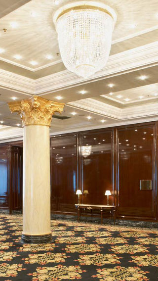 Plafondverlichting door Philips in het Ritz-Carlton Hotel in Berlijn