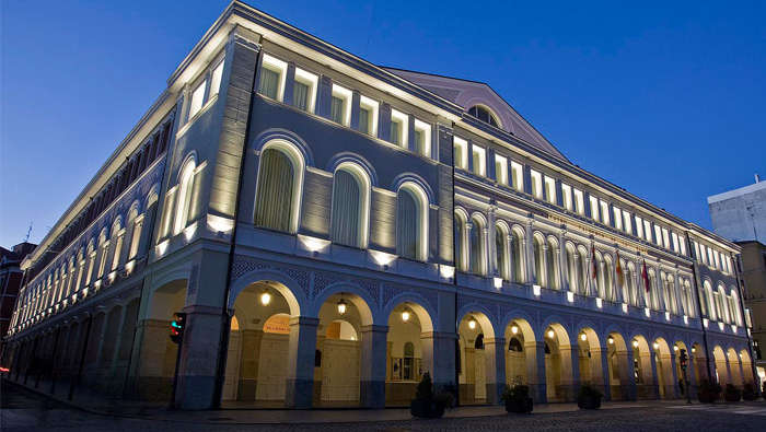 Landschapsverlichting van het Calderon-theater, Valladolid, door Philips Lighting