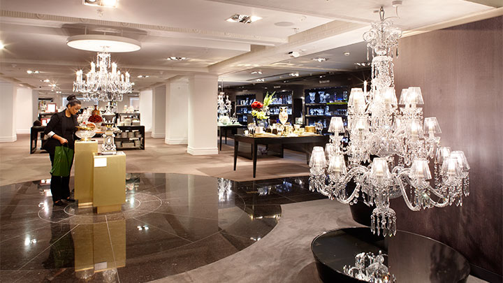 Verkoopvloer verlichten in Harrods, GB, met Philips LED-lampen voor kroonluchters 