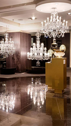 Kroonluchters in Harrods, GB, met Philips LED-lampen in de vorm van een kaars 