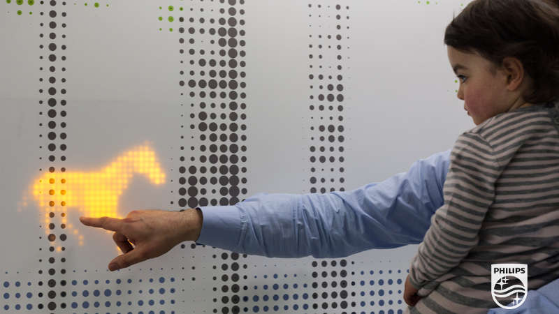 Opfrissen van ziekenhuis verlichting in een kinderafdeling