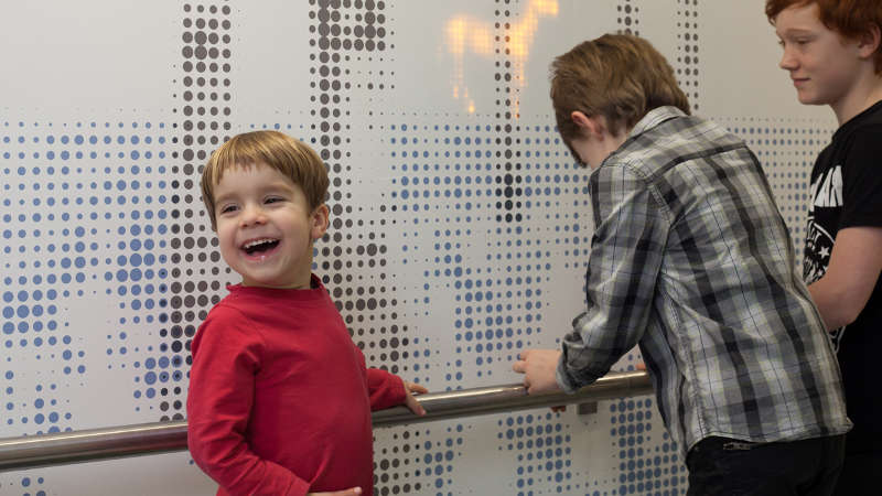 Het gebruik van ziekenhuis verlichting op een kinderafdeling