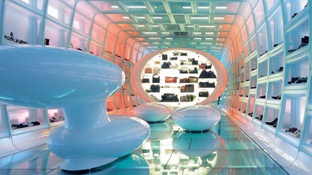Philips AmbiScene-verlichting creëert een unieke klantbeleving in schoenwinkel Shoebaloo in Amsterdam, Nederland