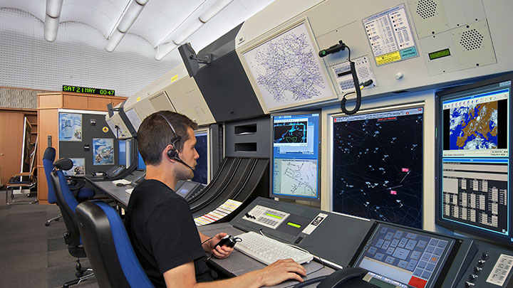 Luchtverkeersleiding. De invloed van verlichting op productiviteit en humeur.
