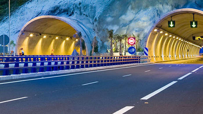 Tunnel, goed verlicht door Philips 