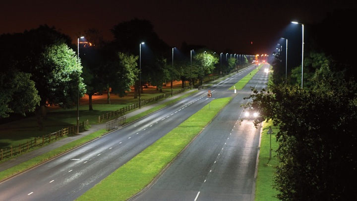 Slimme LED-verlichting verlicht wegen en straten