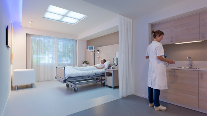 HealWell van Philips Lighting is een compleet verlichtingssysteem voor patiëntenkamers dat de zorgteams productief houdt