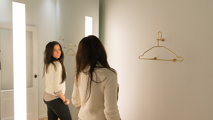 Philips Lighting PerfectScene fitting room: spiegel verlichting voor paskamers die klanten helpen slimmere aankopen te doen