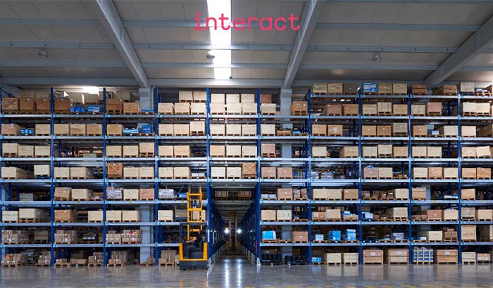 Schappen in industriële magazijnen