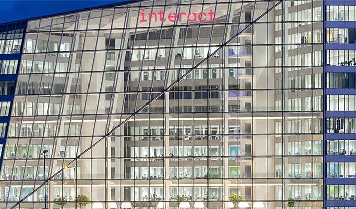Gevel van het kantoorgebouw The Edge in Amsterdam