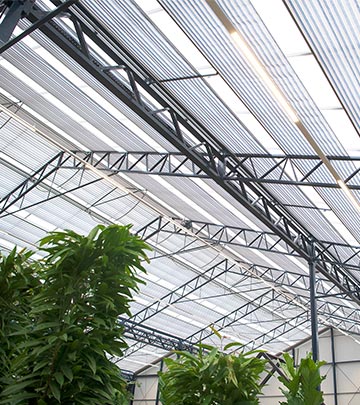 Maxos LED lichtlijn in het tuincentrum