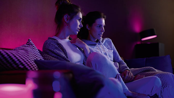 Laat je huis tot leven komen met de zestien miljoen kleuren van Philips Hue. Synchroniseer je lampen met je muziek, games of films