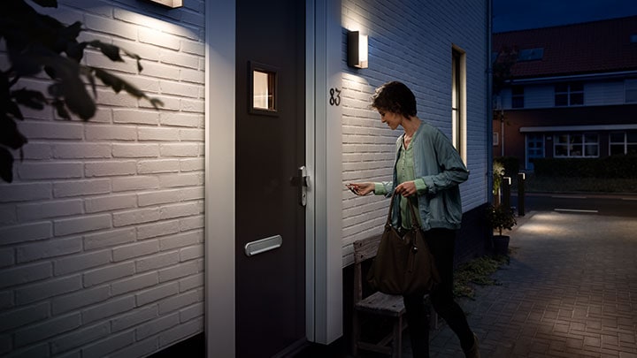 Buitenlamp met sensor die aan springt als er beweging is - Philips Buitenverlichting