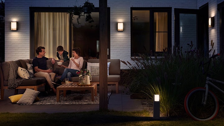 Buitenlamp met sensor die aan springt als er beweging is - Philips Buitenverlichting